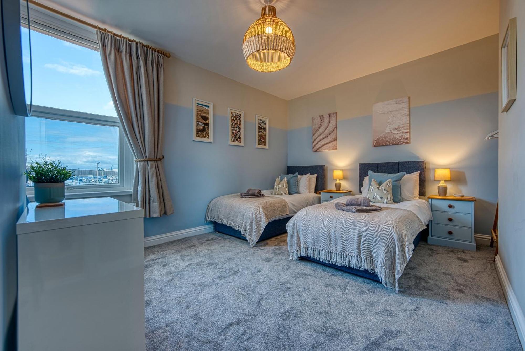 2 Bedrooms Modern, Stunning & Stylish Contractor House, Prime Portsmouth Location With Free Parking Permit, Summer Special Offer!! - By Blue Puffin Stays Dış mekan fotoğraf
