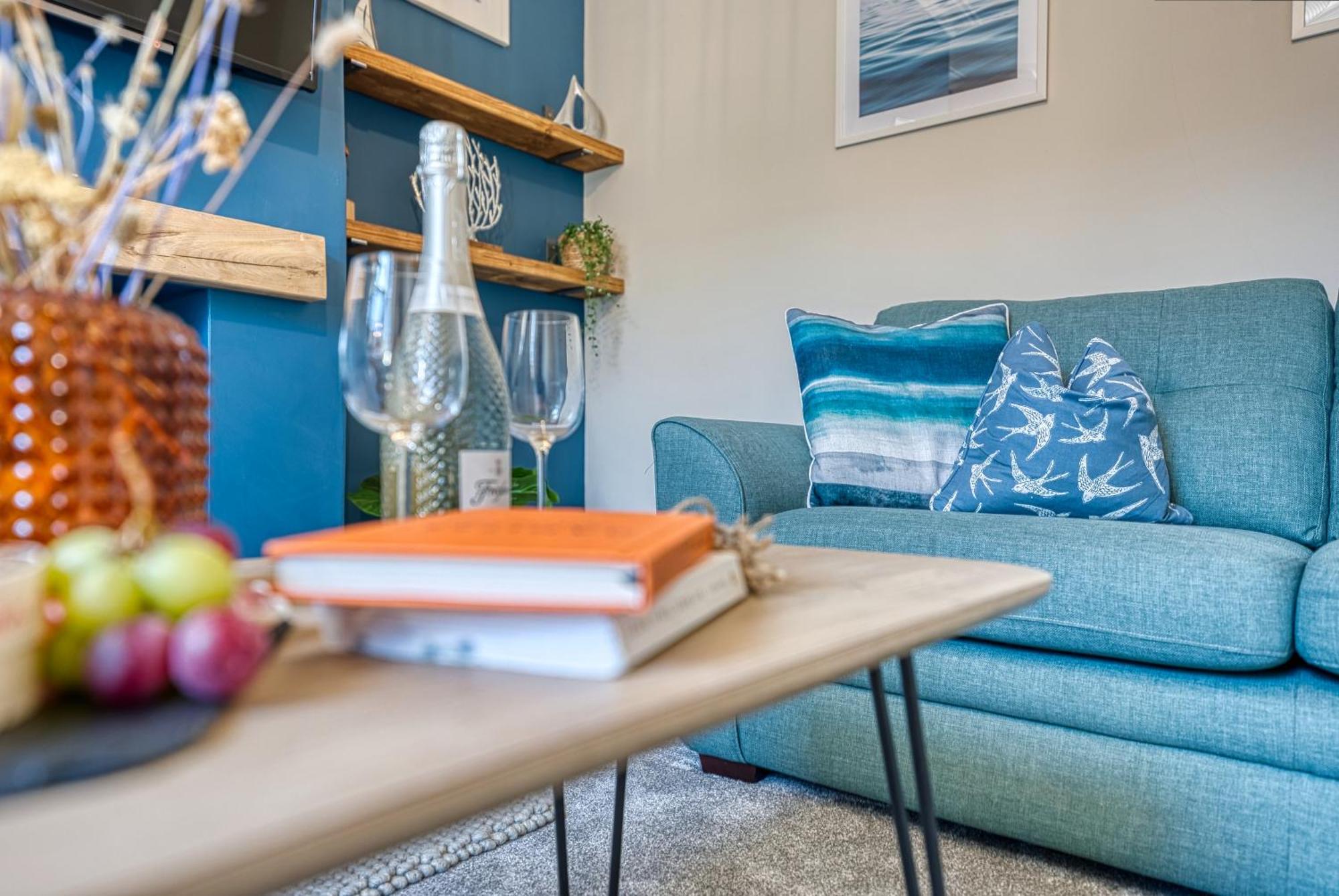 2 Bedrooms Modern, Stunning & Stylish Contractor House, Prime Portsmouth Location With Free Parking Permit, Summer Special Offer!! - By Blue Puffin Stays Dış mekan fotoğraf