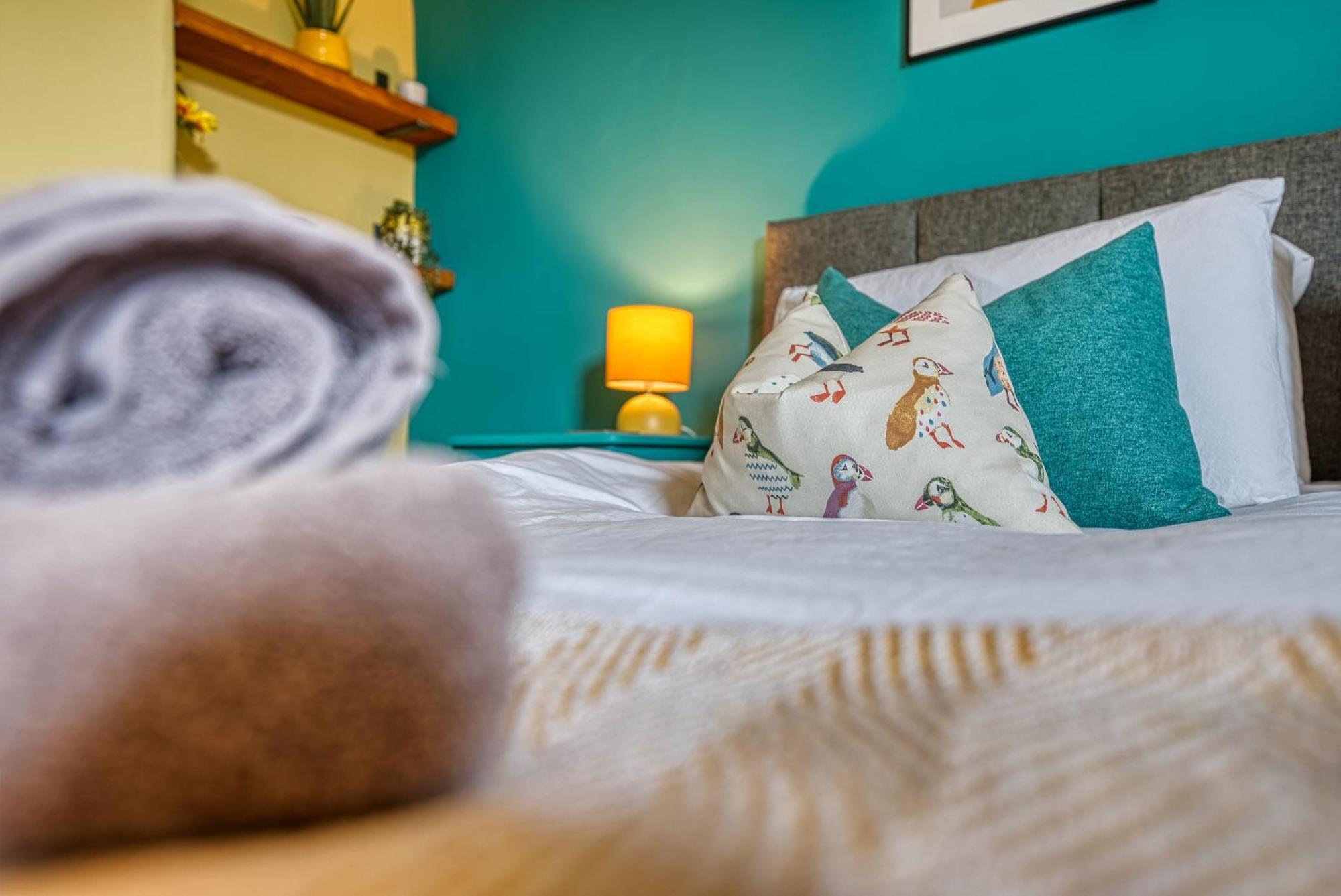 2 Bedrooms Modern, Stunning & Stylish Contractor House, Prime Portsmouth Location With Free Parking Permit, Summer Special Offer!! - By Blue Puffin Stays Dış mekan fotoğraf