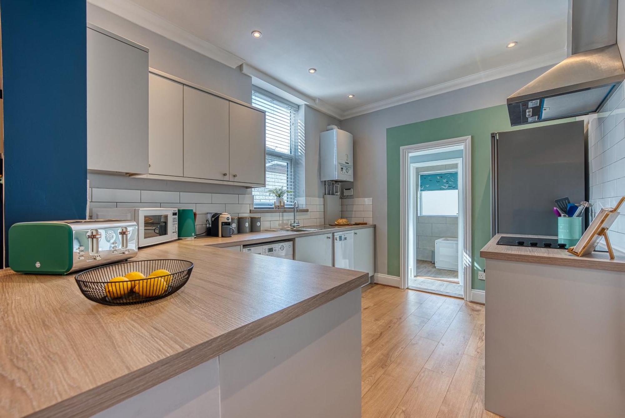 2 Bedrooms Modern, Stunning & Stylish Contractor House, Prime Portsmouth Location With Free Parking Permit, Summer Special Offer!! - By Blue Puffin Stays Dış mekan fotoğraf